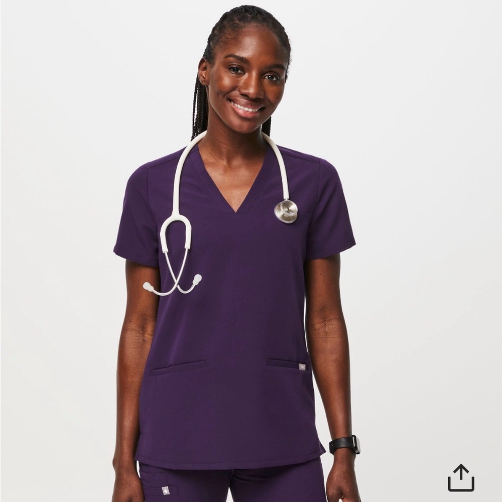 FIGS casma three pocket scrub top PURPLE JAM